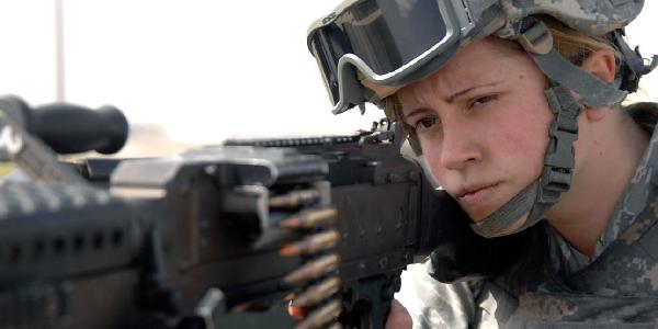 Женщины и девушки в армии